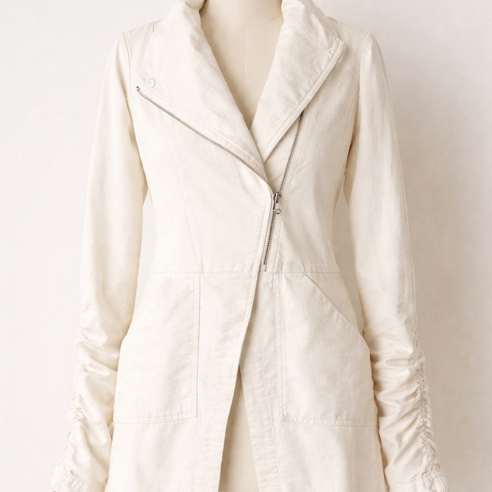 Que Off-White Trench Coat with Zipper